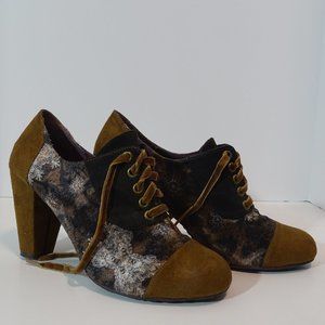 Desigual floral heel wedge.